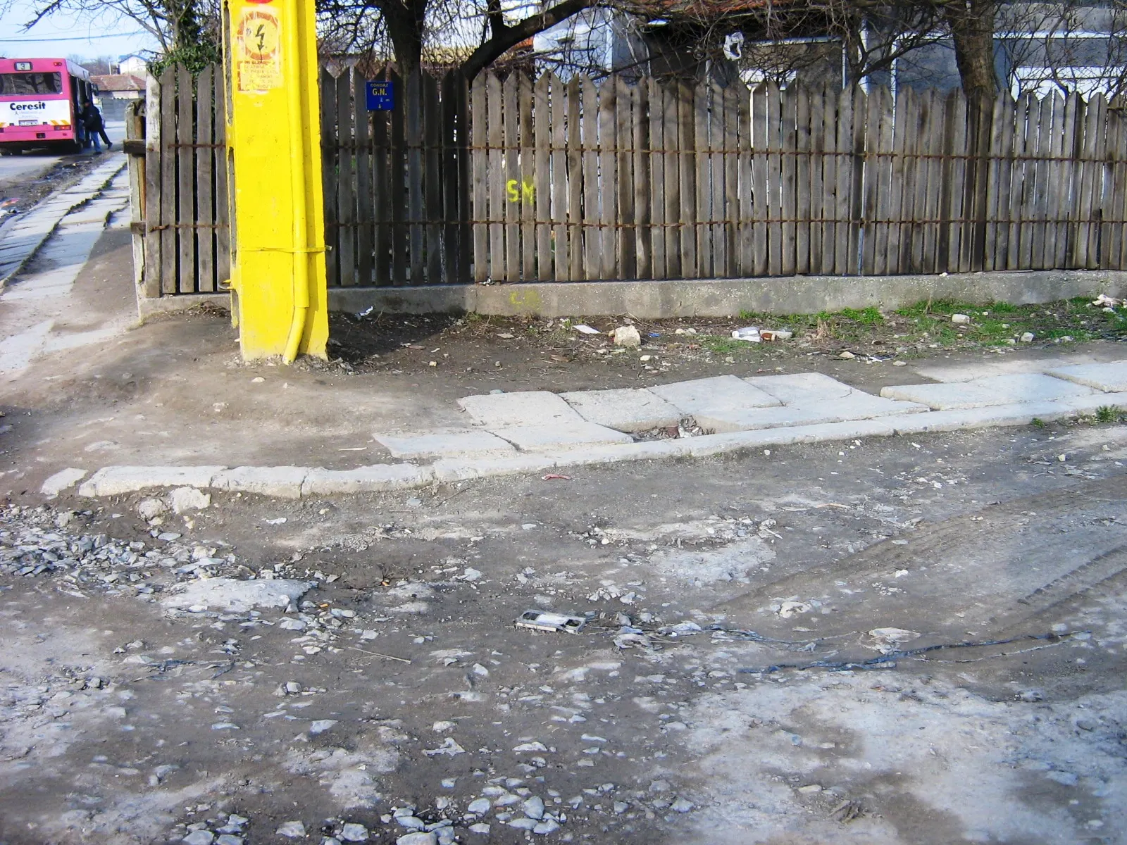 Gropi pe strada Sentinelei din Constanţa