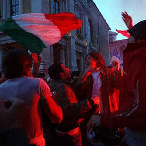 "Violatorul român", un mit convenabil în Italia