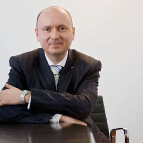 Vremea tranzacţiilor micuţe, pe bani puţini