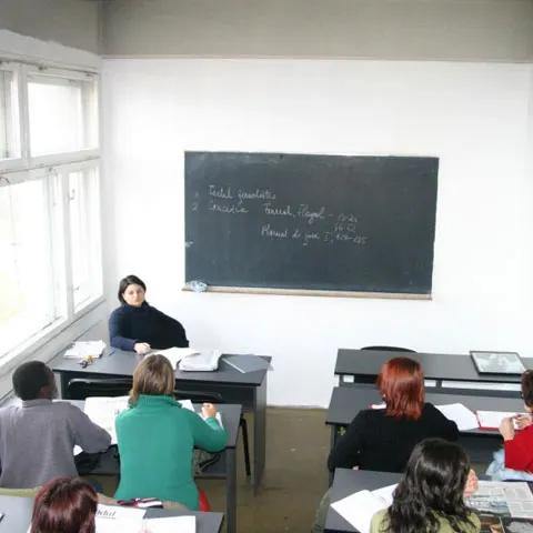 Scandalul tezelor unice. Profesorii din comisiile de evaluare reclamă că sunt nedreptăţiţi