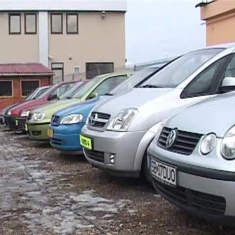 Vânzările de maşini noi au scăzut cu 50 de procente faţă de anul trecut 