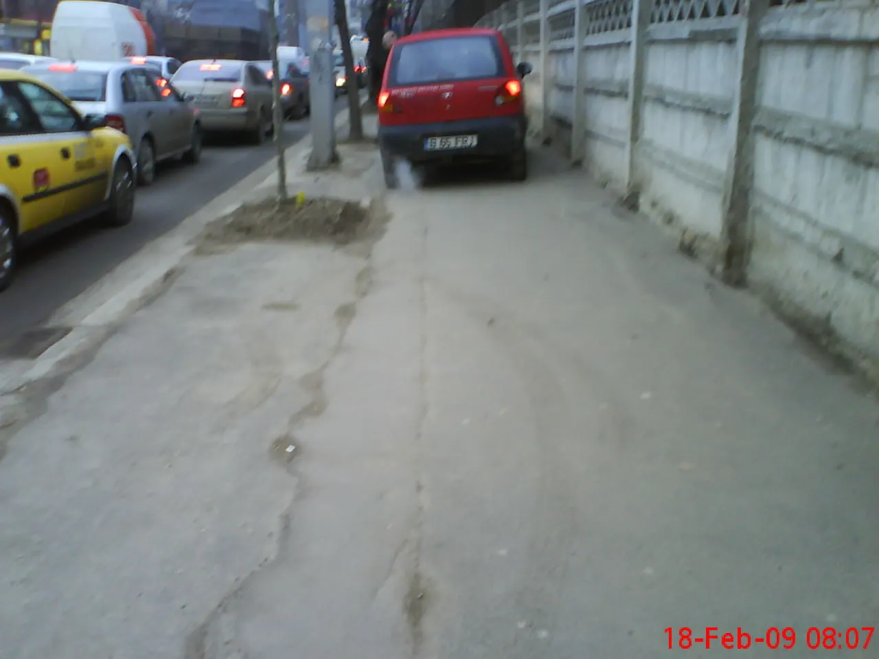 Circulaţia...pe trotuar