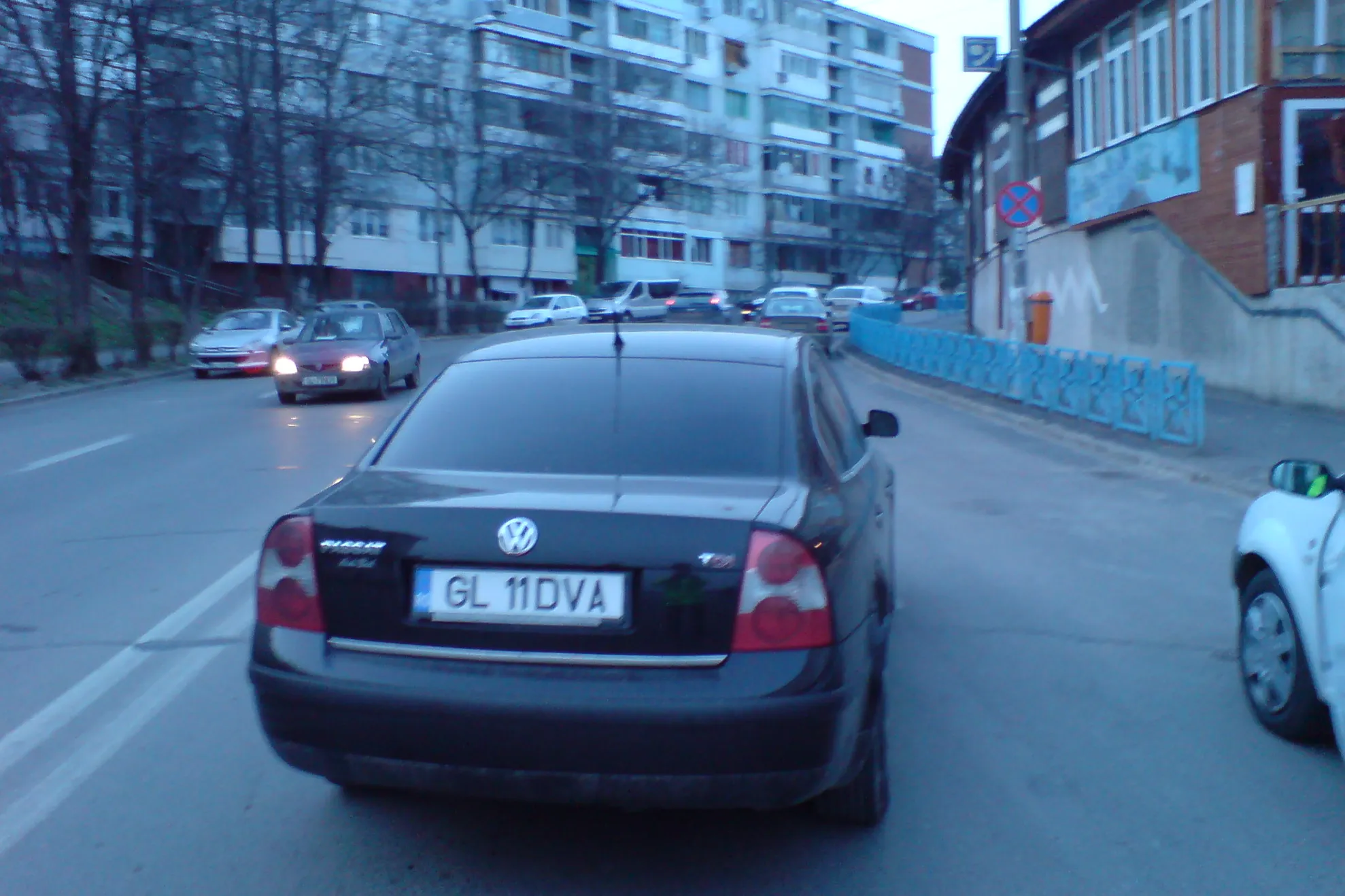 Parcarea în mijlocul drumului