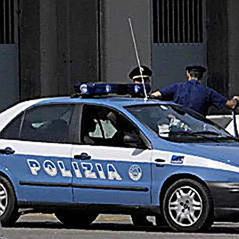 Trei adolescenţi români au fost arestaţi în Catania, Sicilia, sub acuzaţia de jaf