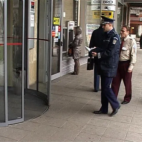 Poliţiştii au găsit nereguli la 57 de bănci din ţară 