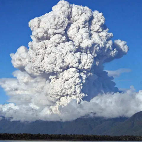 Vulcanul Chaiten a erupt din nou