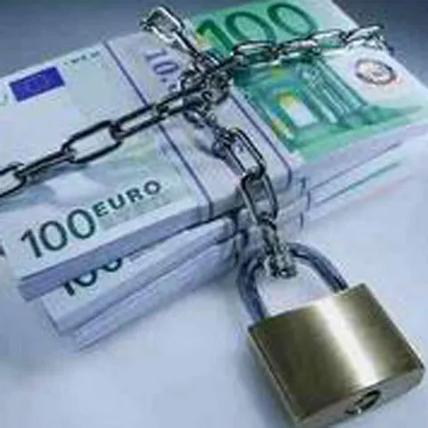 Bursa zvonurilor: PSD şi PD-L ar fi oferit liberalilor bani ca să renunţe la amendamente