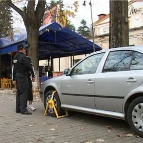 Bucureştenii pot reclama parcarea abuzivă pe locurile de reşedinţă
