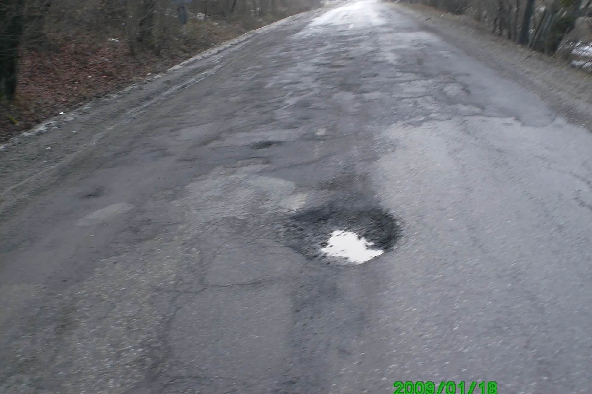 Drumurile din Satu Mare pline de gropi