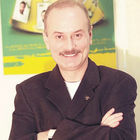 Toni Grecu: Paloşul şi falusul