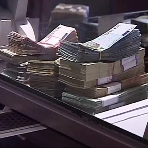 Cursul de referinţă urcă uşor pentru a doua zi consecutiv, la 4,2833 lei/euro