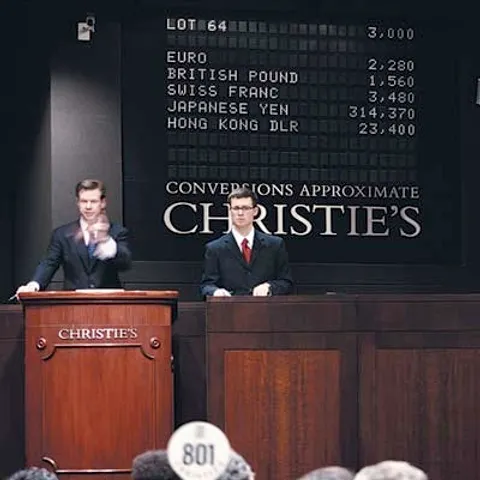 Vânzarea unor opere de artă chinezeşti din colecţia Yves Saint Laurent, examinată de tribunal