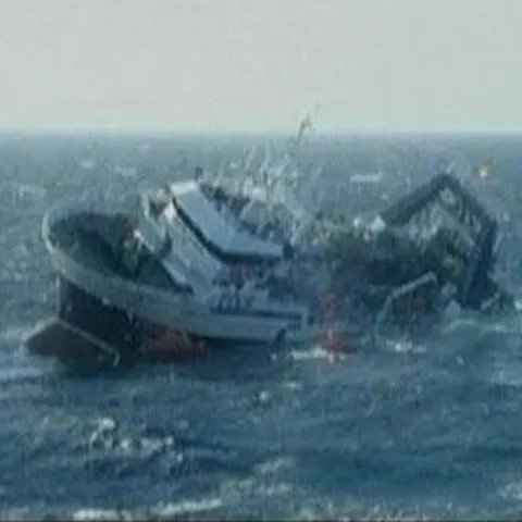 Echipajul unui pescador spaniol, salvat de Paza de Coastă canadiană