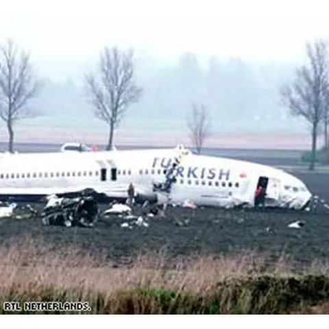 Un avion al Turkish Airlines s-a prăbuşit lângă Amsterdam. Nouă pasageri au murit