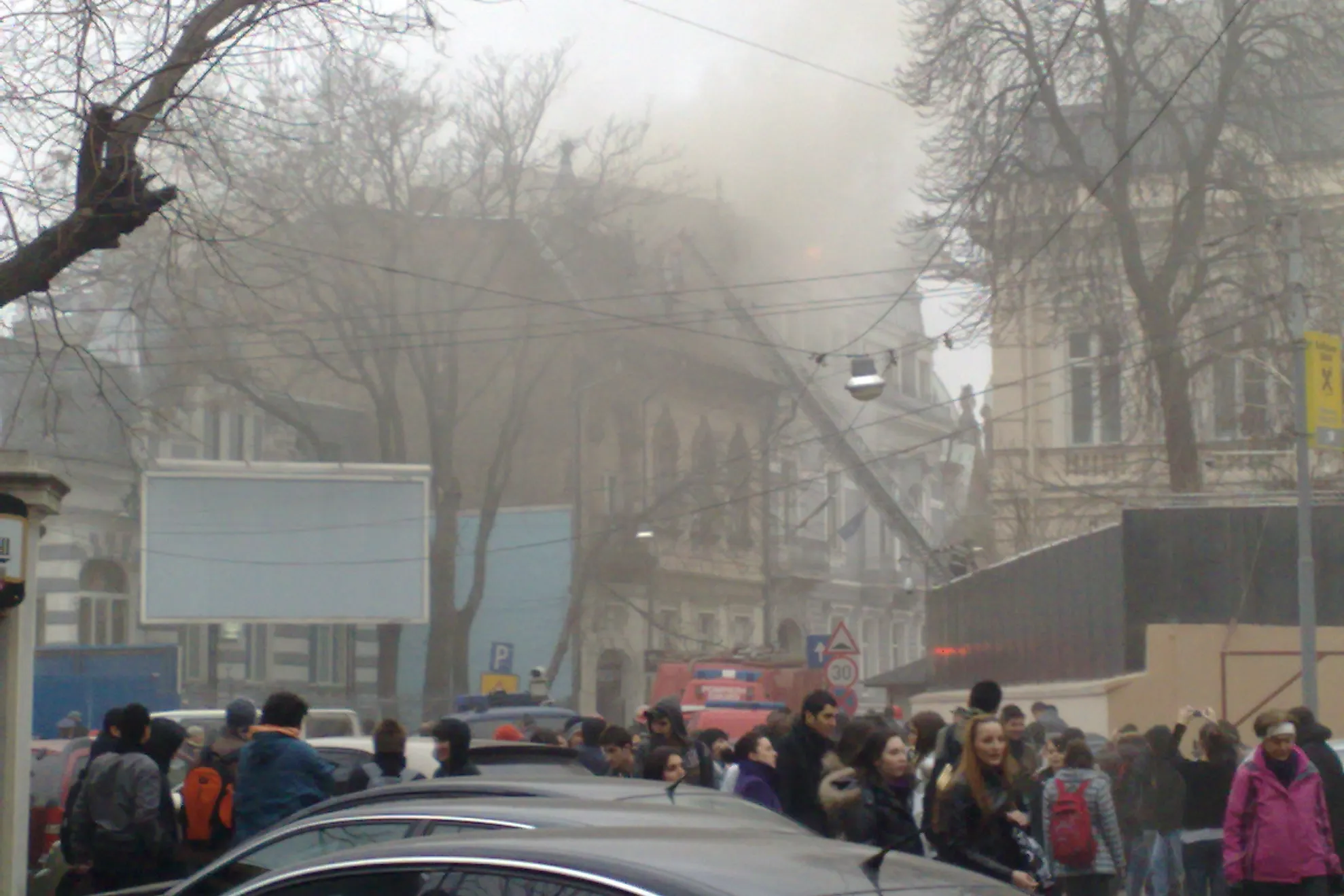 Incendiu la liceul George Călinescu din Bucureşti