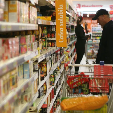 Ordonanţa care va scădea preţurile în hipermarketuri ar putea fi aprobată săptămâna viitoare