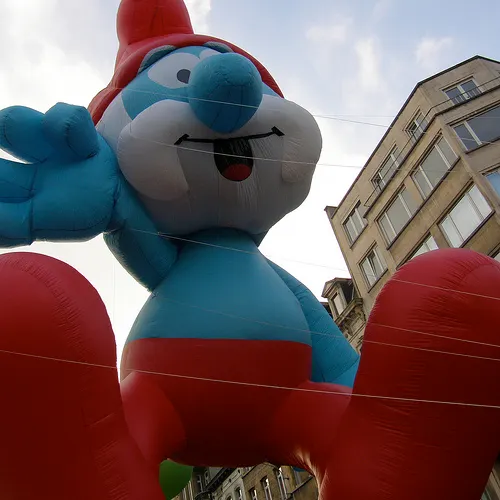 Carnaval cu baloane uriaşe sub formă de ştrumfi, la Bruxelles - GALERIE FOTO