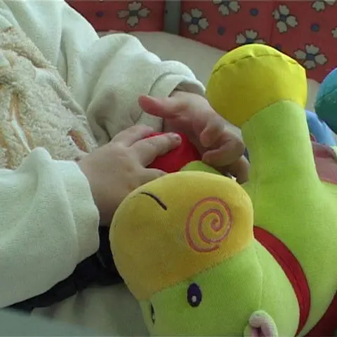 O fetiţă de doi ani a fost internată în spital din cauza subnutriţiei