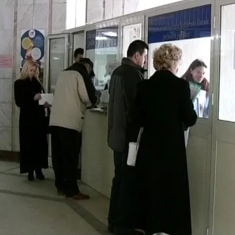 Ordonanţa care taie din sporurile funcţionarilor publici va fi modificată