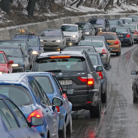 Şoferii implicaţi în scandalul permiselor ar putea deveni pietoni