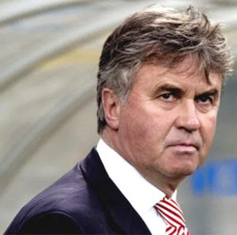 Hiddink spune că Manchester nu poate câştiga toate trofeele în acest sezon