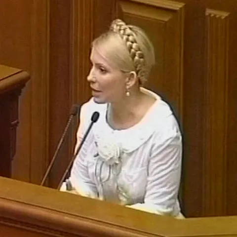 Parlamentul de la Kiev a redus salariile preşedintelui şi premierului