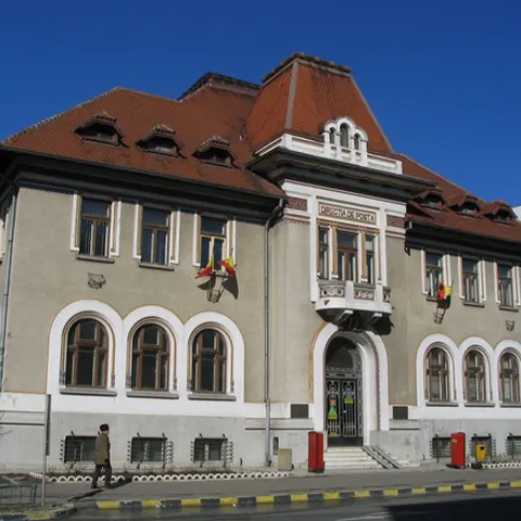 Prefectura şi CJ Harghita se acţionează în instanţă reciproc din cauza unor sporuri 