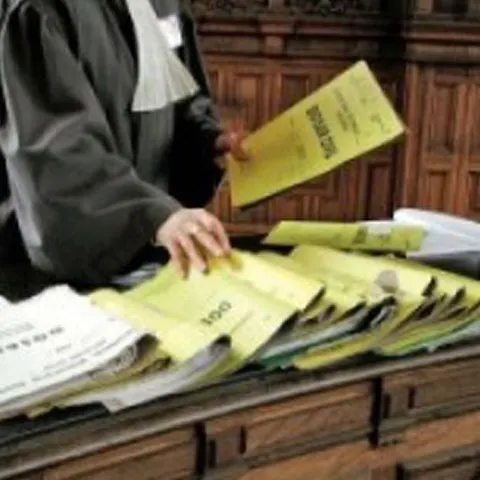 Legea nu prevede ca magistraţii care au făcut poliţie politică să fie excluşi din magistratură