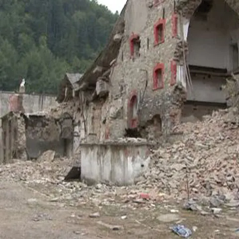 Un muncitor a murit în judeţul Alba, după ce un zid s-a prăbuşit peste el 