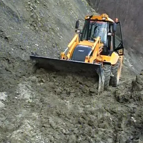 Mai multe drumuri din Vrancea au fost distruse, din cauza ploilor abundente