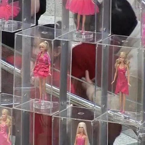 Producătorul de jucării Mattel a deschis un magazin Barbie în China 