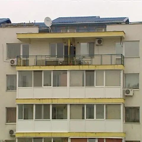 Zeci de locatari ai cartierului ANL Constantin Brâncuşi din Capitală au ieşit în stradă, reclamând facturile prea mari la întreţinere