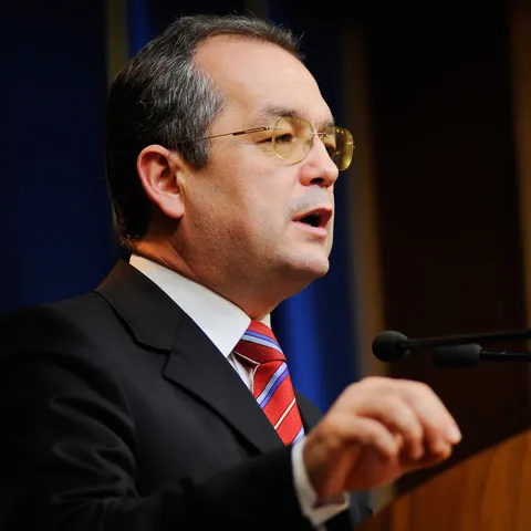 Emil Boc: MAI va administra procesul de descentralizare