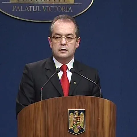 Emil Boc a declarat că Executivul nu va tăia fondurile pentru transportul profesorilor 