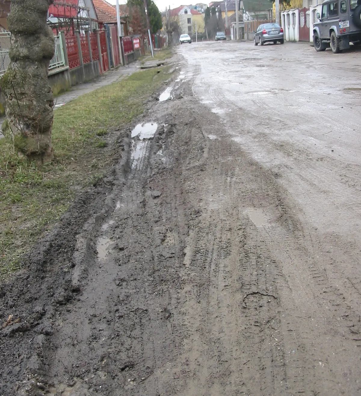 O stradă din Cluj, plină de gropi