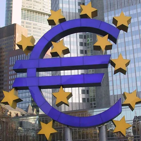 Preşedintele BERD: UE ar trebui să relaxeze condiţiile de aderare la zona euro