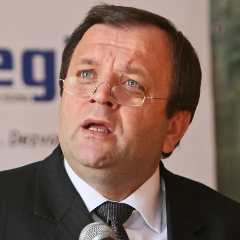 PD-L vrea să strângă un milion de semnături de susţinere a listei pentru europarlamentare