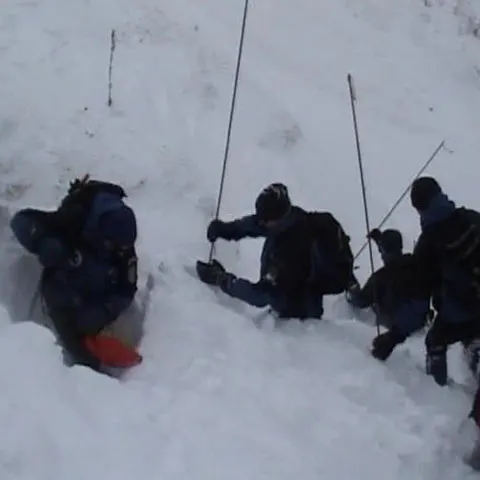 Doi bărbaţi au fost găsiţi morţi în zona staţiunii Straja 