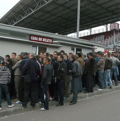 Preţurile biletelor la derby-ul CFR Cluj-Rapid sunt cuprinse între 10 şi 60 de lei