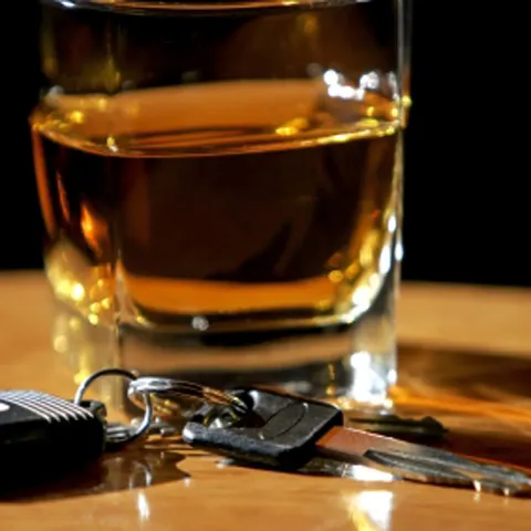 Un bărbat prins beat la volan susţine că el este o ţară proprie şi nu poate fi judecat