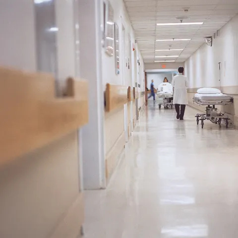 Sancţiuni salariale pentru angajaţii de la morga spitalului din Vaslui care au încurcat două cadavre