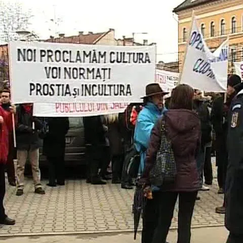 Sute de artişti din toată ţara au ieşit joi în stradă 