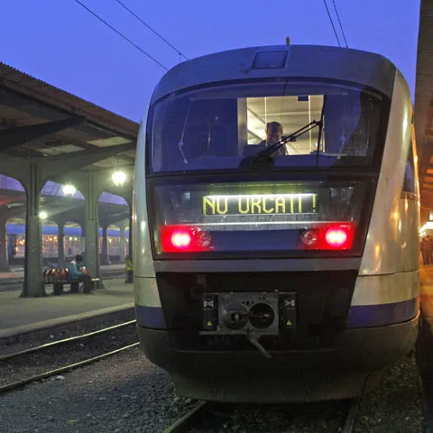 Sindicatele CFR cer mai mulţi bani pentru facilităţile acordate unor categorii de calători
