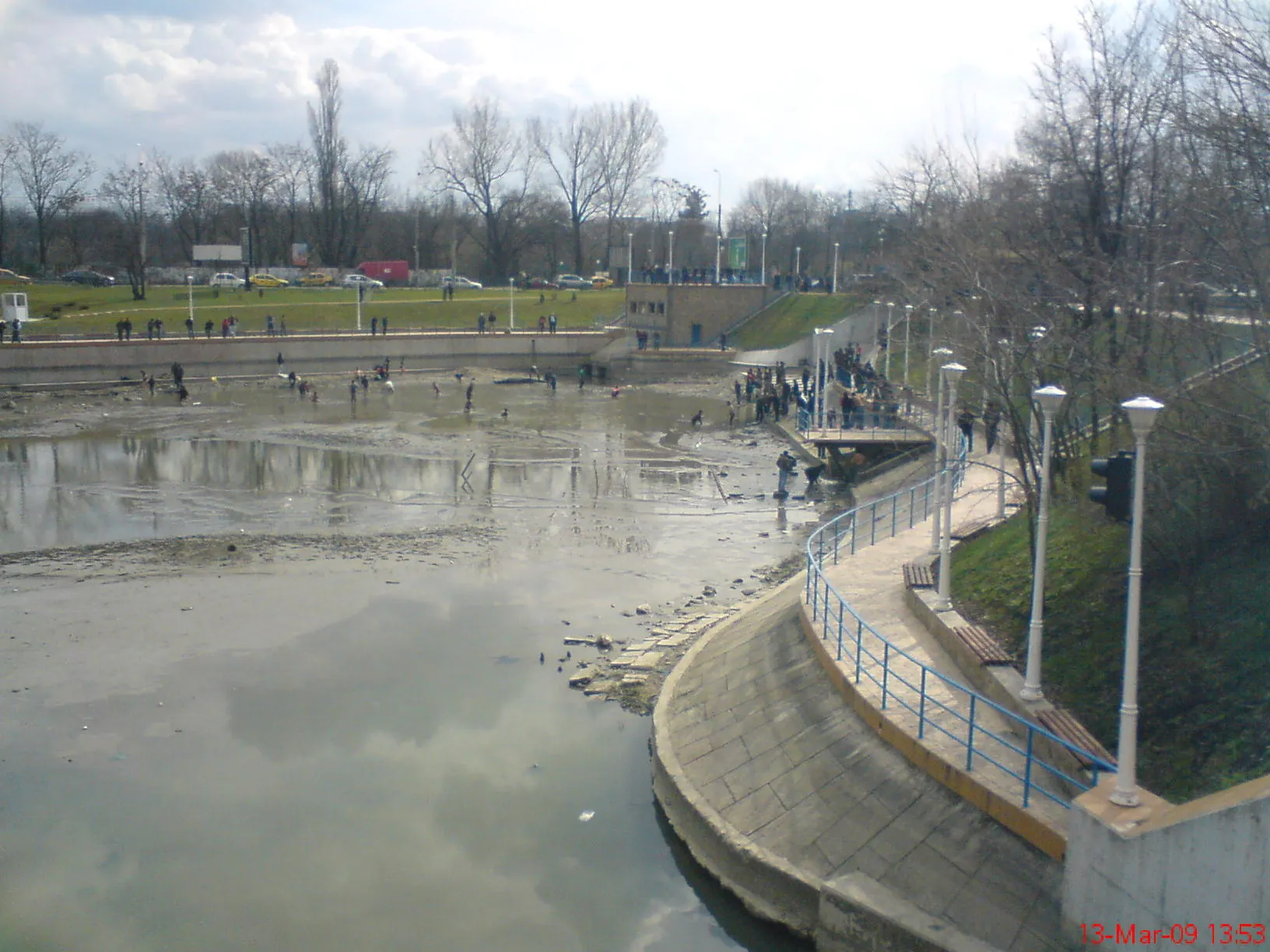 Muncitorii chinezi la pescuit pe Herăstrău