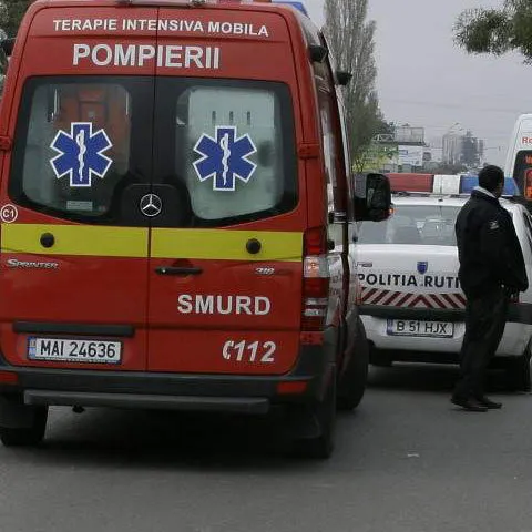Un pasager al unui microbuz implicat într-un accident, la Arad, a încetat din viaţă la spital