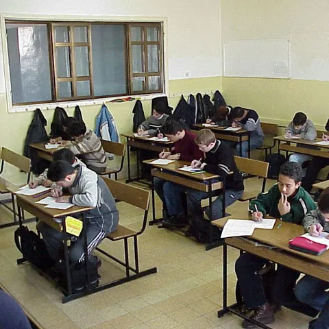 Sărăcia afectează grav comportamentul elevilor din România