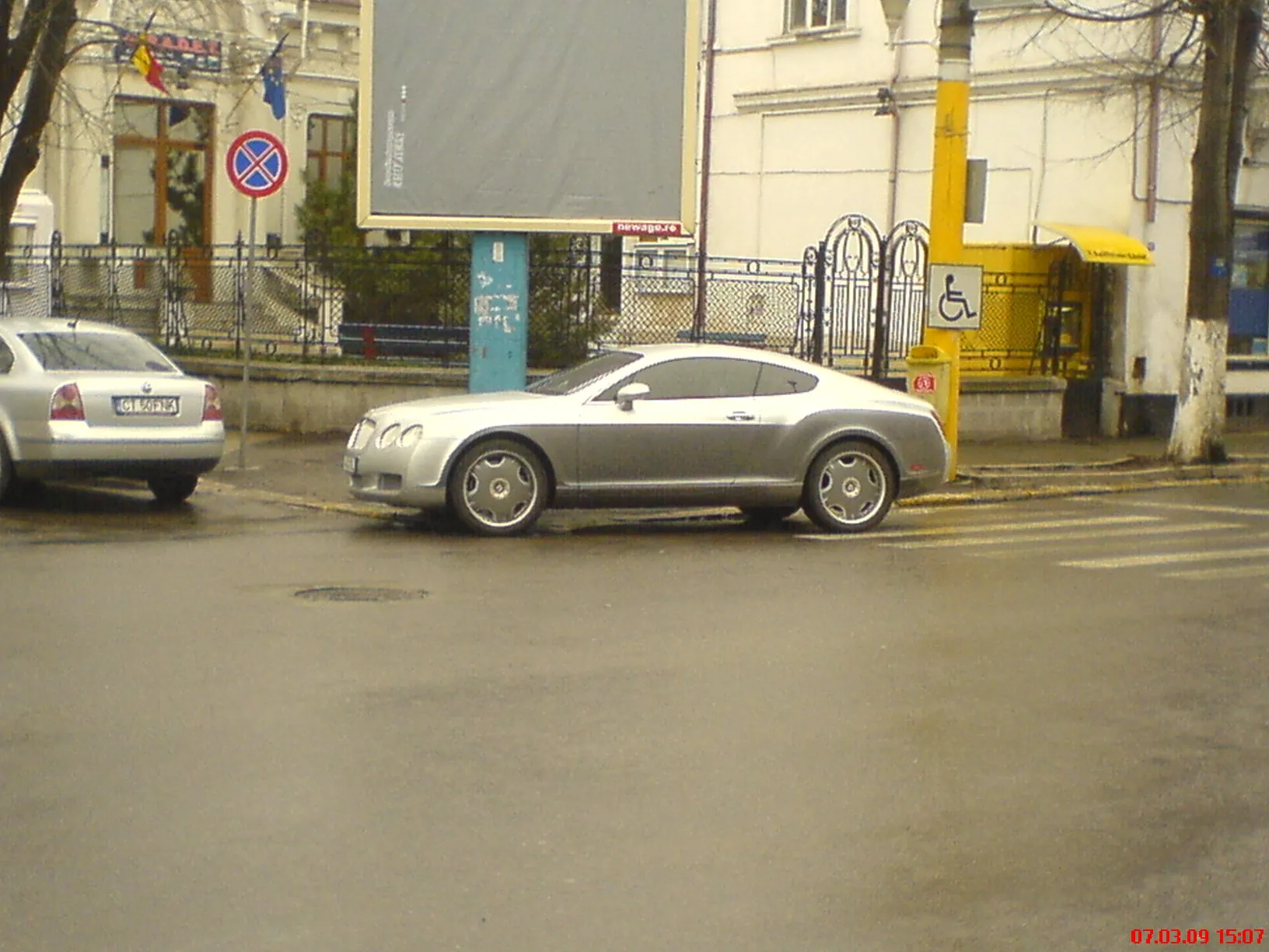 Parcarea pe trecerea de pietoni, o obişnuinţă