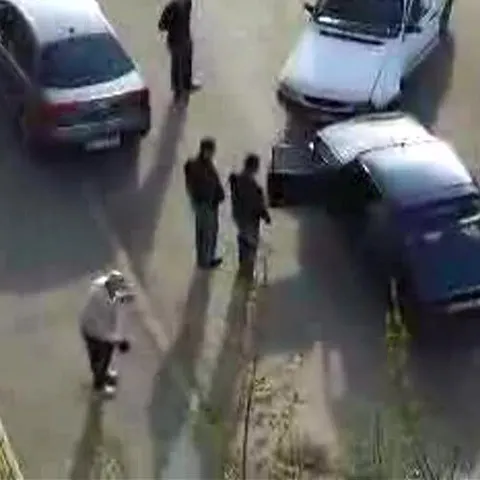 Un şofer a fost bătut în trafic, în Capitală, pentru că a provocat un accident minor