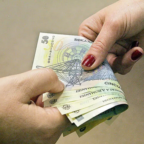 800 de români au reclamat serviciile bancare la Protecţia Consumatorului, în acest an