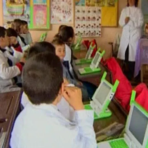 Uruguay va fi prima ţară unde fiecare elev va avea propriul laptop